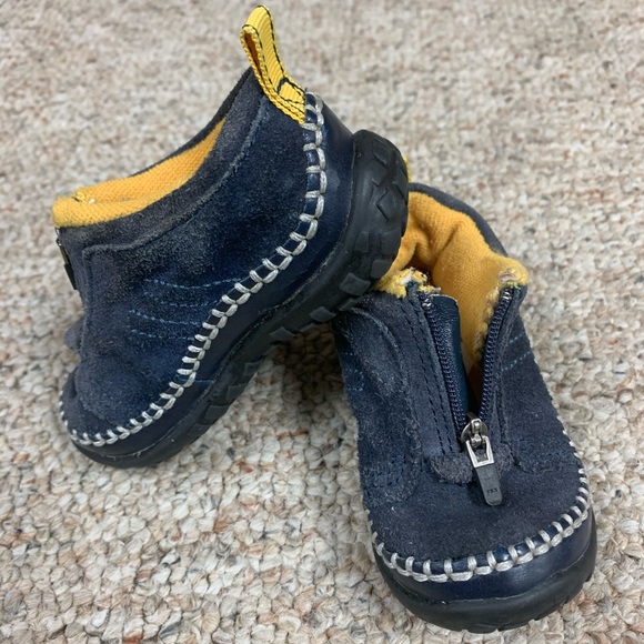 Baby Gap zip-up shoes - Picture 2 of 4